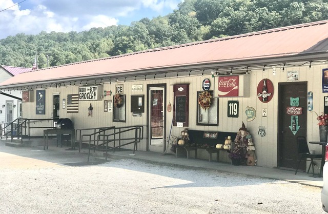 Old Rustic Country store near Pine mtn./Kingdom Come Park & Bad Branch Falls