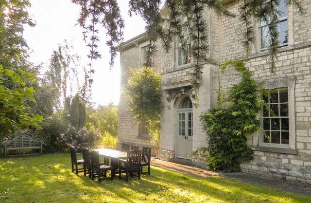 OLD STATION FARM, pet friendly, luxury holiday cottage in Malton