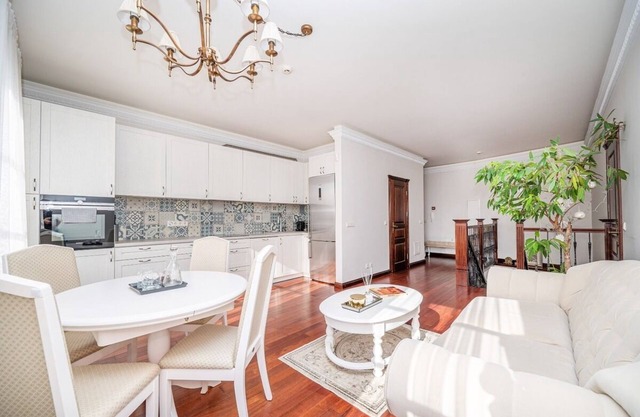 "Old Town Gate Residence" with 3 private bedrooms + 2 separate sleeping places
