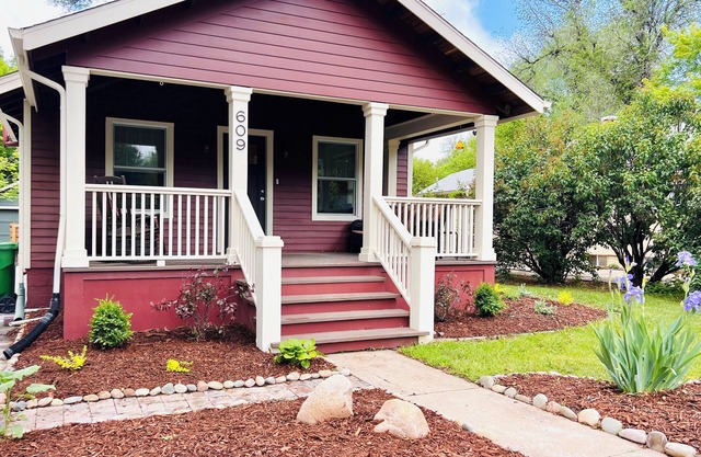 Old Town, Safe, Walkable, Furnished, Updated, AC, workspace. This is Home!