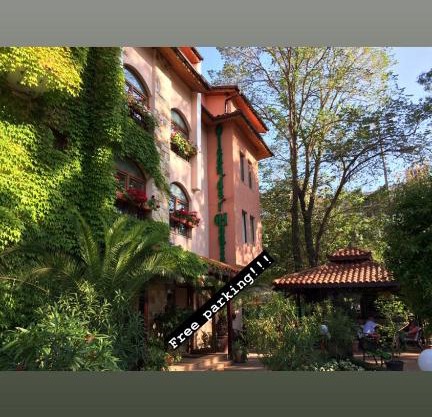 Oleander House and Tennis Club