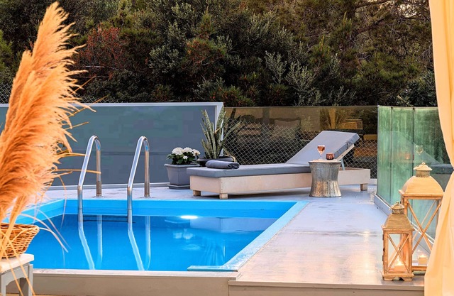 Olive Green Villa | Heated Pool