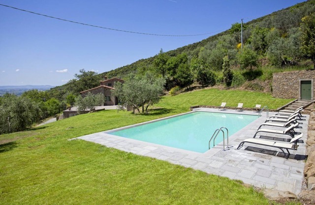 Olivetani - Six Bedroom Villa, Sleeps 11