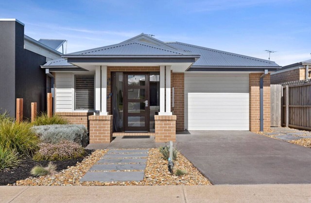 Omega- Family getaway, games room, pets welcome, sleeps 8