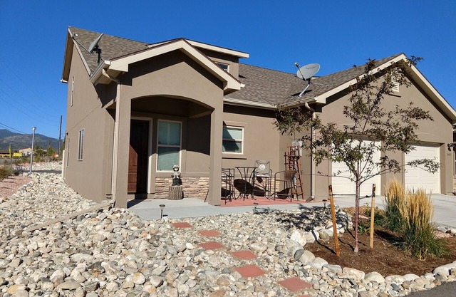 On Bike Path, Walk to Coffee/Brewery, Room For Your Family, BBQ Grill on Porch