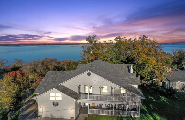 On Lake~Retreats~Brand New Kitchen~Game Room~Pets