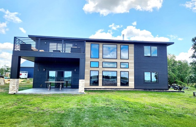 On Lake Time!nStunning Modern Lakefront 5 BR/4 BA on Maple Lake ~ Sleeps 12+