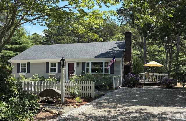On Nickerson Park w/Rail Trail Access, Fire Pit, Deck and Patio. Dogs Welcome!