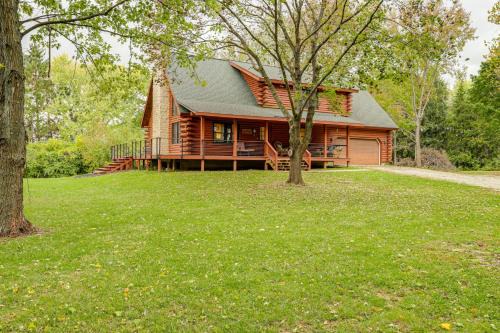 On-Site Lake and Gazebo Cabin in Yellow Springs!