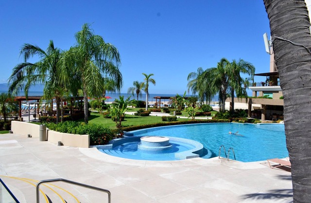 ON THE BEACH - Luxury Condominium with Breathtaking Views