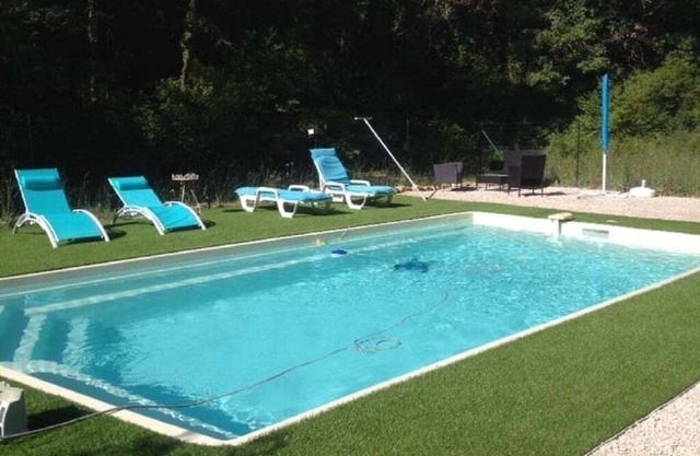 On the edge of a forest, in green Provence, with private swimming pool