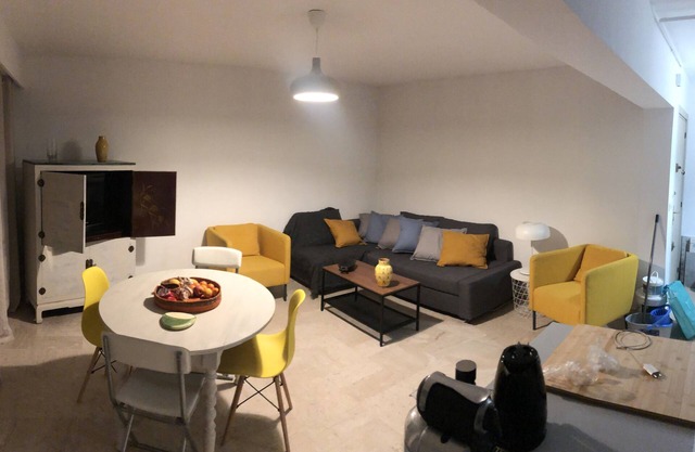 On the edge of the Lido Mourillon beach, renovated apartment.
