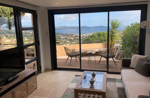 On the heights of Cavalaire, apartment with exceptional sea view