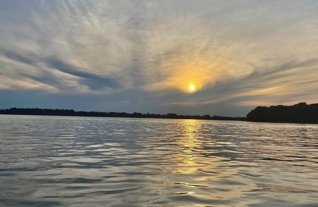 On The Mighty Niagara River Cottage with River Room and Dock