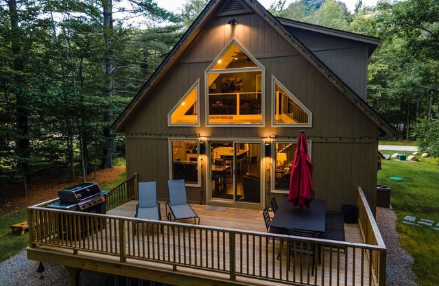 ON THE RIVER: Built in 2018, ski & summer retreat w/game room, fireplace
