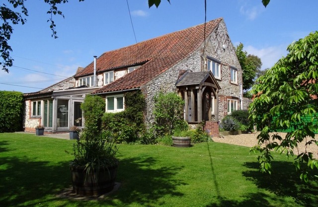 Once a Catle Barn, now Spacious Luxury Accommodation!