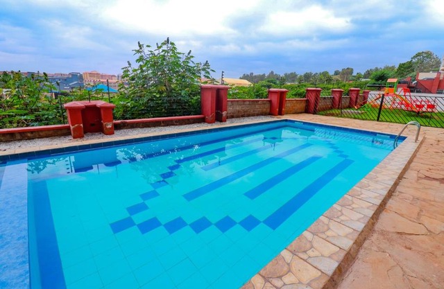 One bed airbnb with pool by Omuts