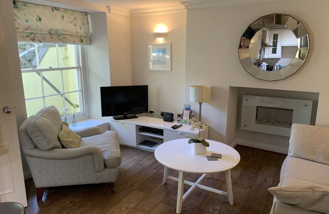 One bed cosy flat short walk to Exeter centre
