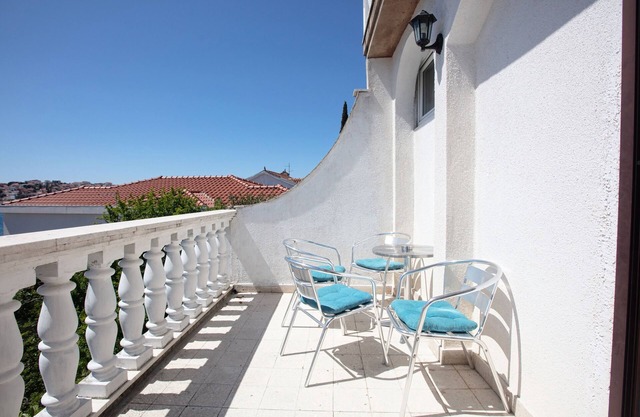 One bedroom apartment near beach Stupin Čeline, Rogoznica (A-21043-b)