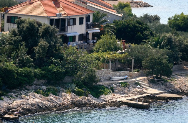 One bedroom apartment near beach Maslinica, Šolta (A-775-c)