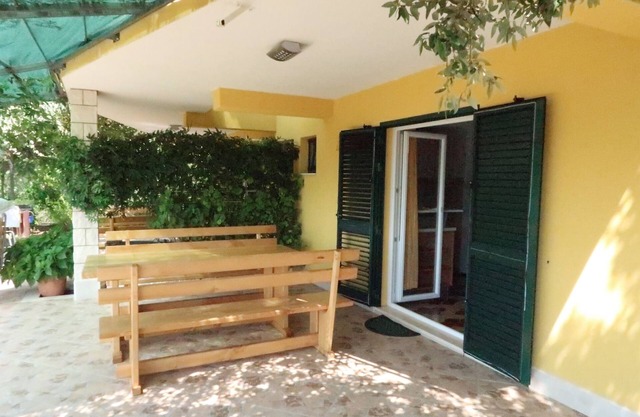 One bedroom apartment with terrace and sea view Lovište, Pelješac (A-10197-c)