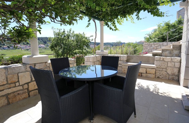 One bedroom apartment with terrace and sea view Lumbarda, Korčula (A-4429-b)