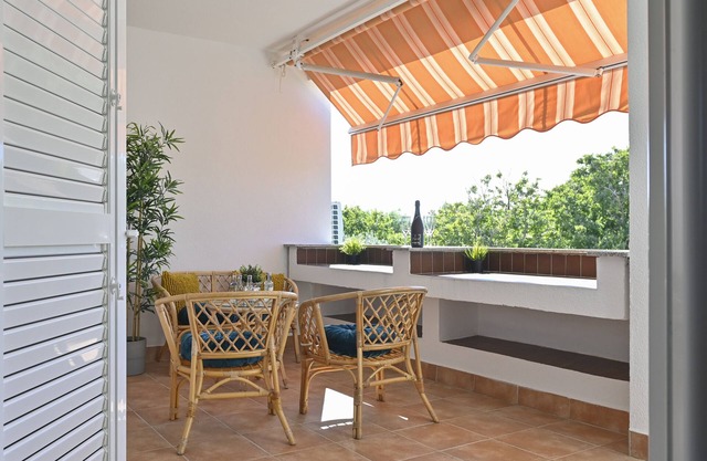One-bedroom Apartment With Terrace Close to the Beach