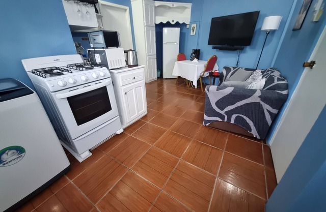 One-bedroom apartment in Castries with AC, WiFi.nHomey feeling.