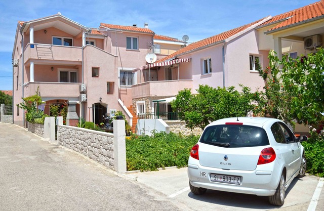 One bedroom apartment near beach Betina, Murter (A-16742-b)