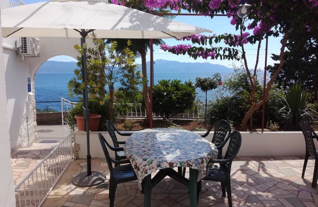 One bedroom apartment near beach Brist, Makarska (A-505-b)