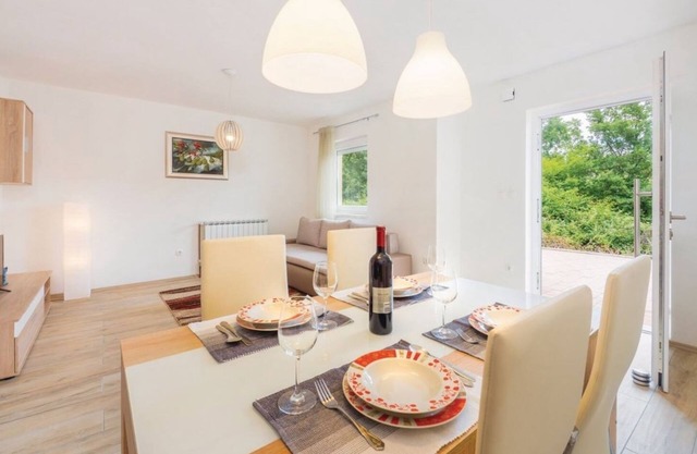 One bedroom apartment with terrace Rijeka (A-18146-a)