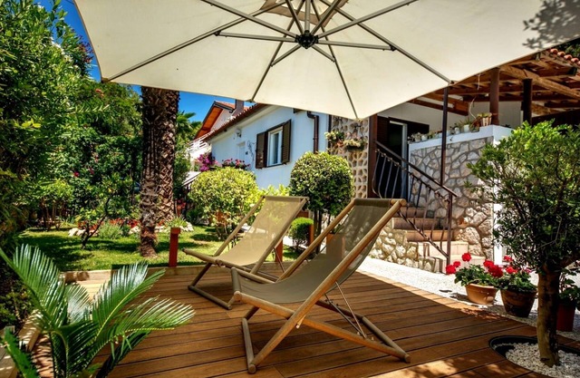 One bedroom apartment with terrace Artatore, Lošinj (A-8020-a)