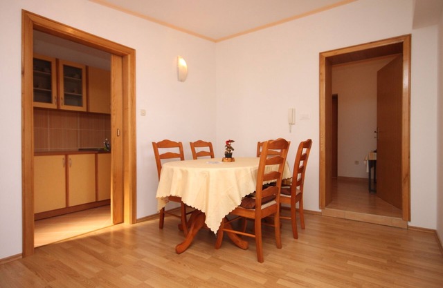 One bedroom apartment with terrace and sea view Gradac, Makarska (A-6820-a)