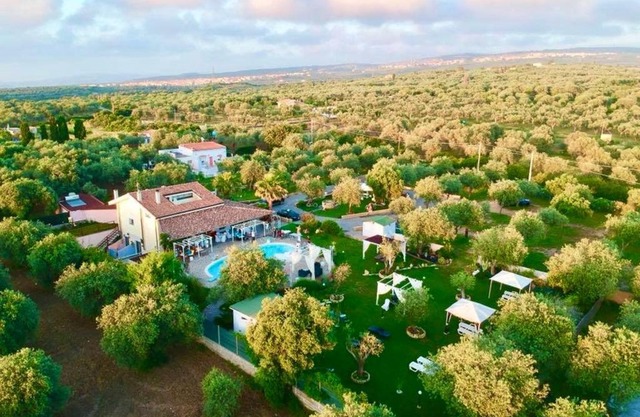 One bedroom appartement with shared pool jacuzzi and enclosed garden at Sorso 2 km away from the beach
