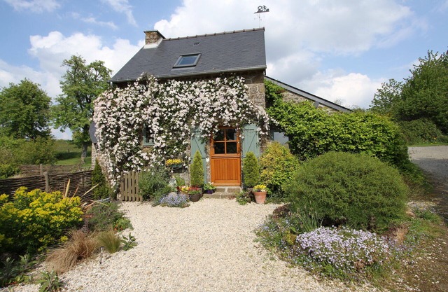One Bedroom Converted Bread Oven - Perfect for two, read our guest reviews!