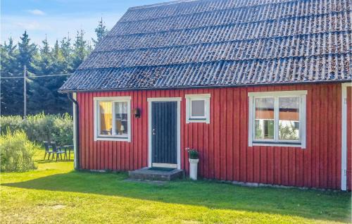 One-Bedroom Holiday Home In Roke