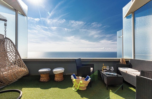 One bedroom stunning sea view close to Monaco