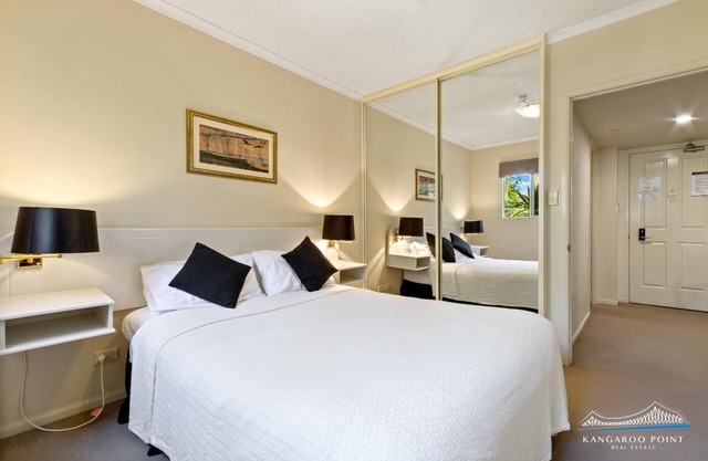 One Bedroom Unit in the Heart of Kangaroo Point, Walk to Ferries & Restaurants