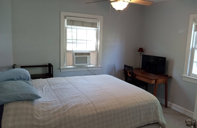 One bedroom w/bath, Close to Georgetown and Amer. U. Safe area w/nightlife.
