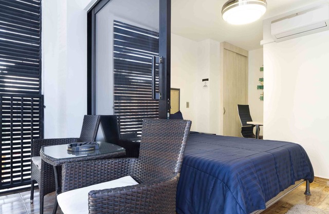 One bedroom with Balcony ac and security hot tub Poblado
