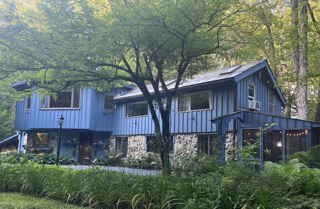 One of a kind house in Saratoga with dock and lake access - close to track!