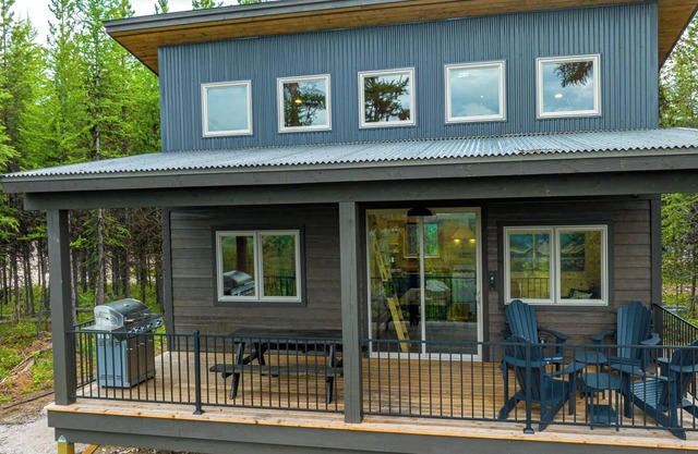 One of a kind views of Glacier National Park! Elkhorn Cabin at Thunderbird Ridge.