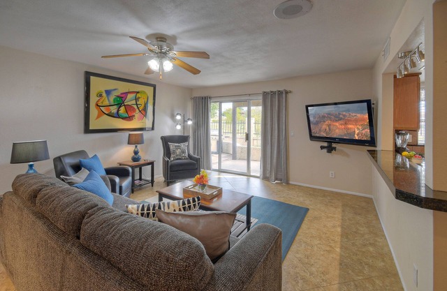One Story "Rat Pack" Patio Home, Near GOLF & Trails, Heated Comm POOL/SPA, Walk to Dine & Shop