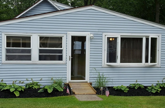 Oneida Lake Bright and airy South Shore Lakeside Cottage