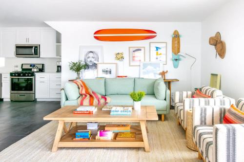 ONeill I by AvantStay Coastal Paradise Steps from Beach Modern Decor