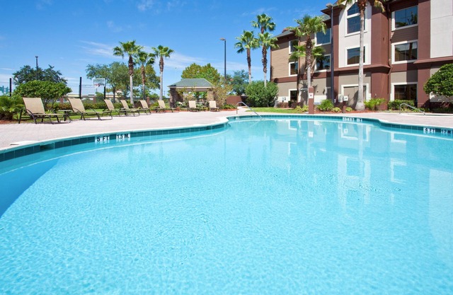 Only 1.5 Miles from Orlando International Airport + 24 Hour Business Center | 25 Minutes to Disney World