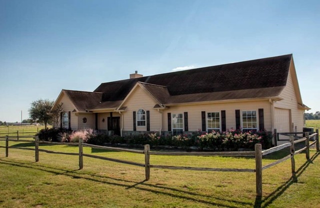 Open Floor Concept Designed to Entertain w/Inspiring Sunsets, Texas Sky & ⭐️s
