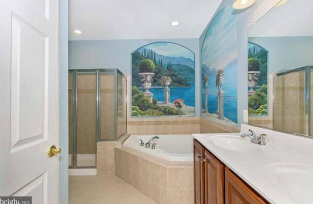 Open Floor Plan, Spa Tub, Chef’s Kitchen, King Bed,
