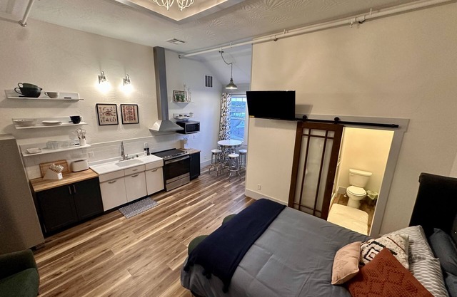 Opera House Suite 2 nn