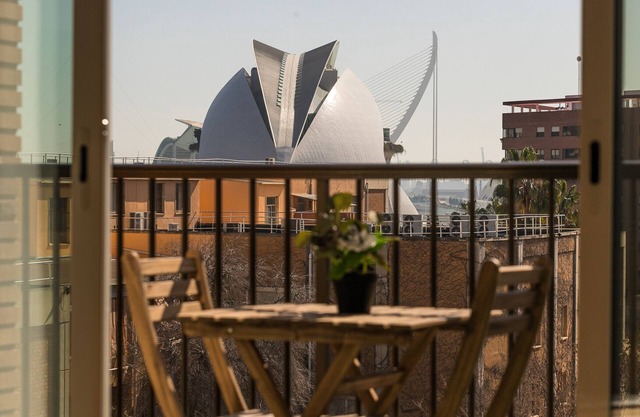Opera Views. WiFi+Air conditioning + balcony
